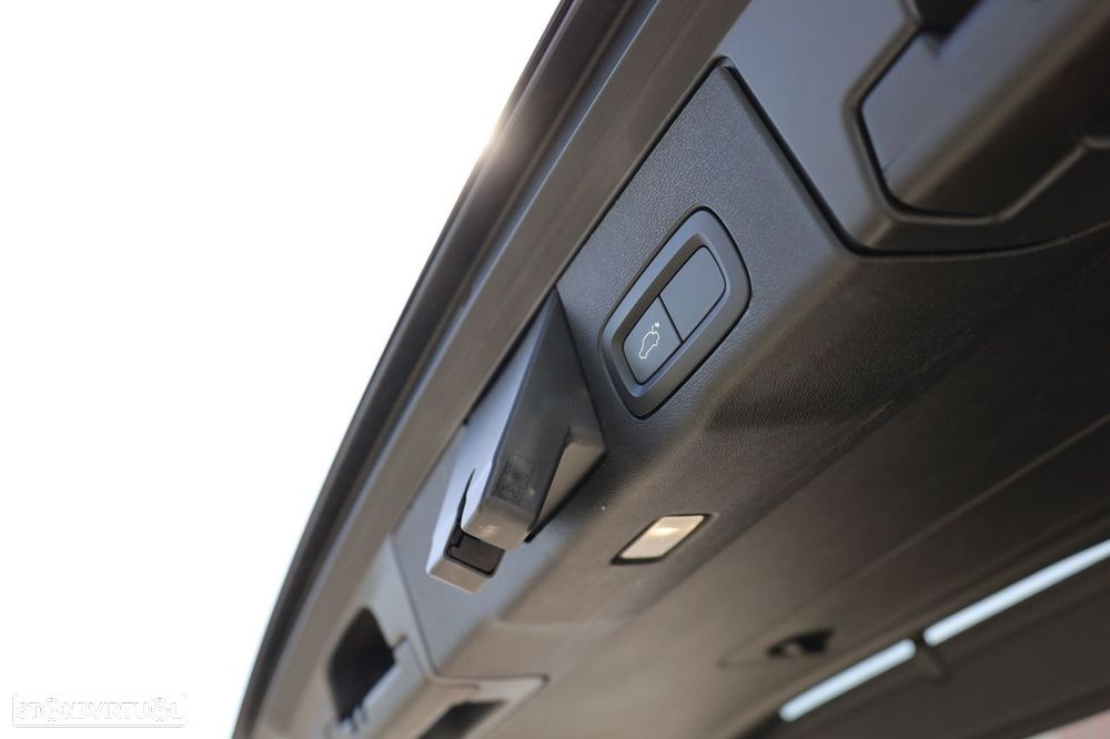 Volvo XC 60 2.0 D4 R-Design AWD Geartronic - 3