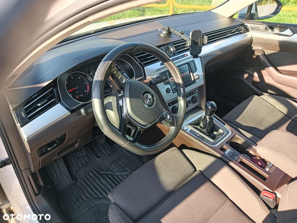Volkswagen Passat 1.6 TDI BMT Comfortline - 8