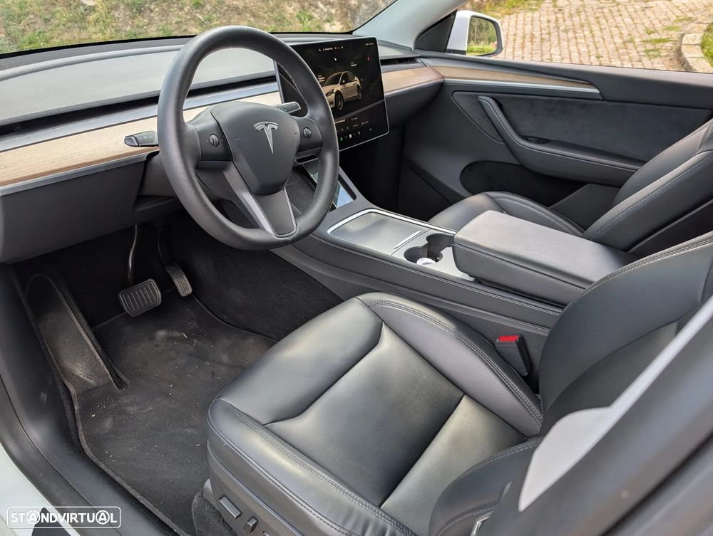 Tesla Model Y Long Range Dual Motor AWD - 8