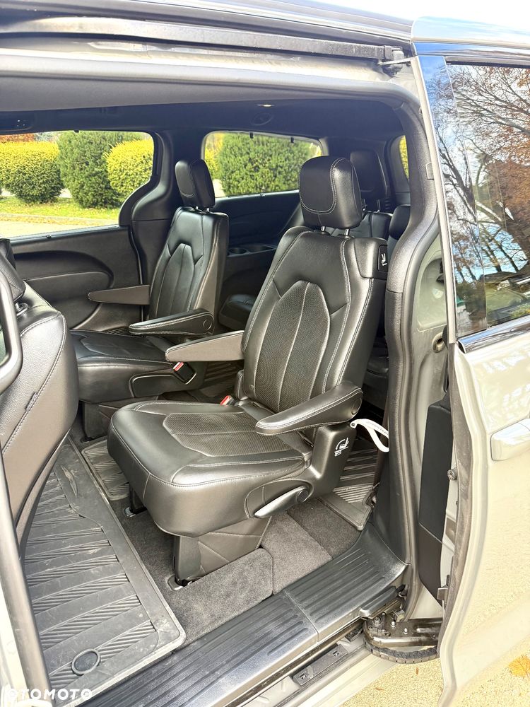 Chrysler Pacifica - 9