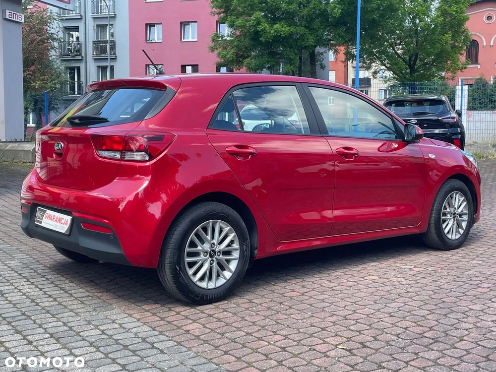 Kia Rio 1.2 L - 8