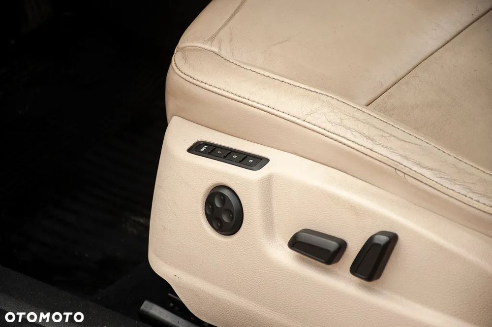 Skoda Superb 2.0 TDI DSG Exclusive - 33