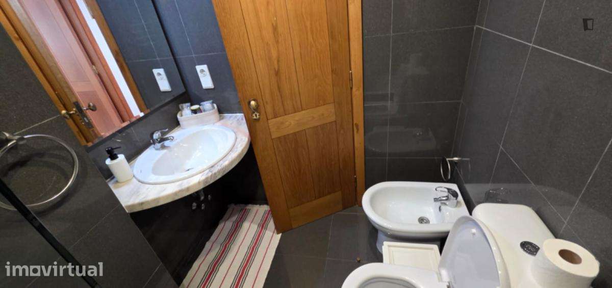 Quarto - localizado em Foz do Douro Porto - Grande imagem: 2/12