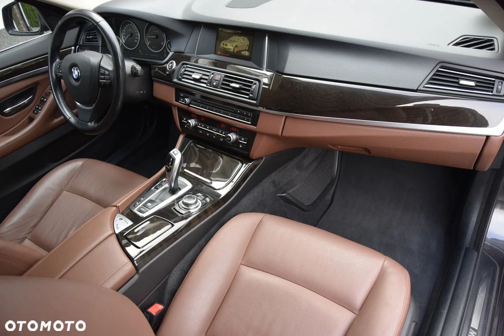 BMW Seria 5 520d xDrive - 24