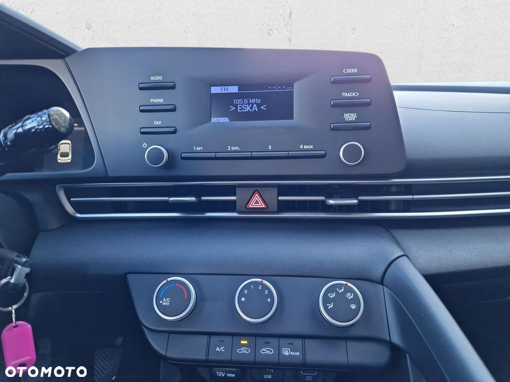 Hyundai Elantra - 22