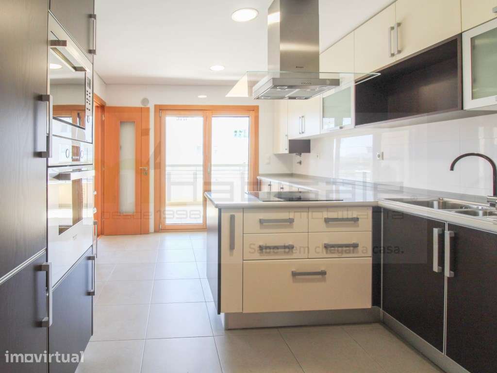 Apartamento T3 com box , arrecadação e varanda com churrasqueira pa... - Grande imagem: 2/32