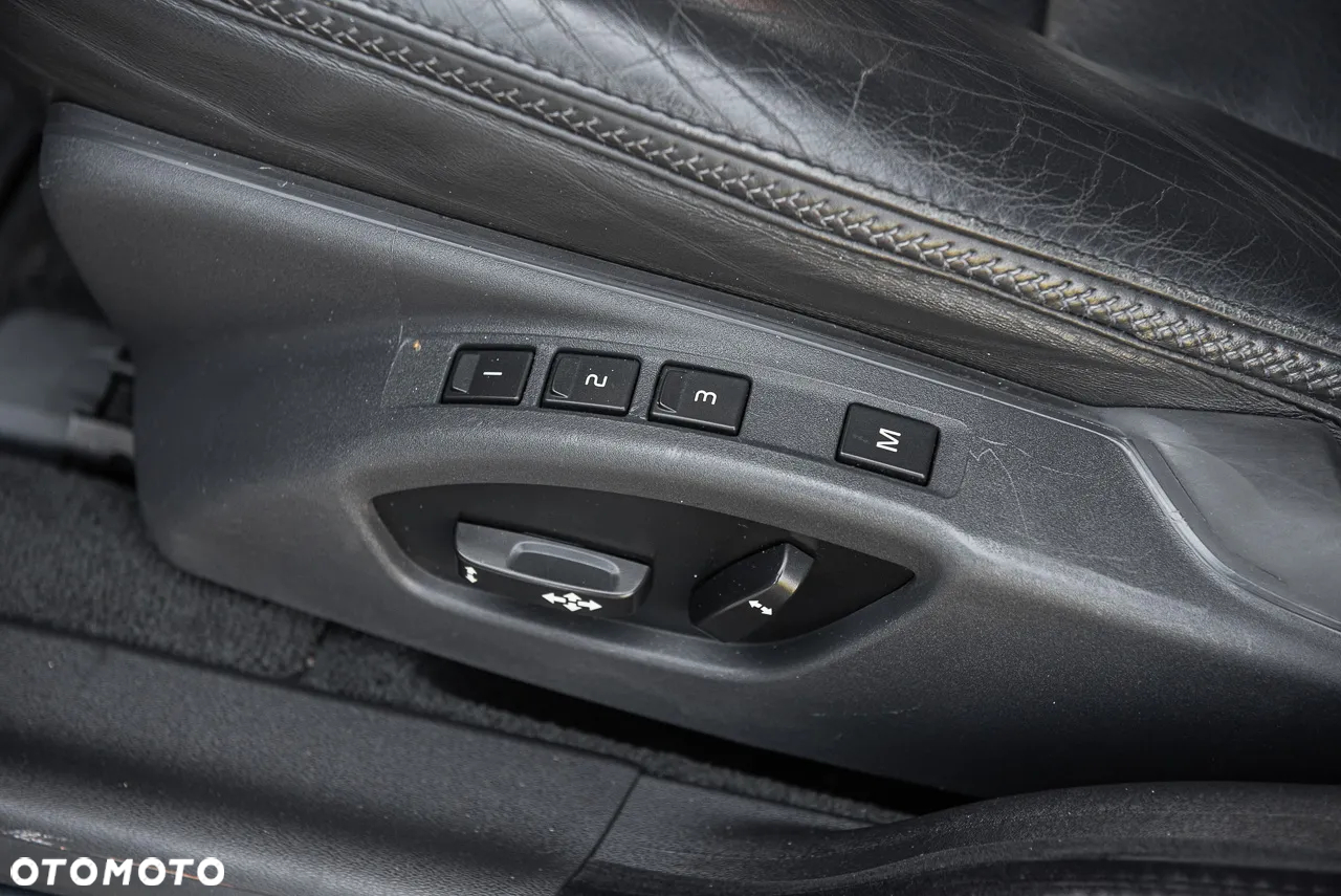 Volvo XC 70 - 23