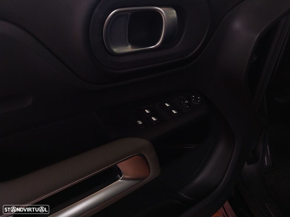 Citroën C5 Aircross 1.6 PureTech Shine J19 EAT8 - 3