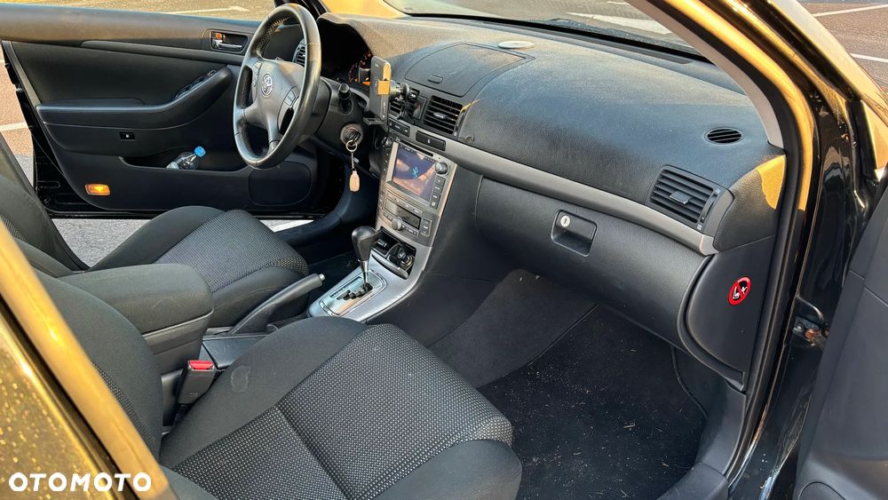 Toyota Avensis 1.8 VVT-i Combi Automatik Sol - 10