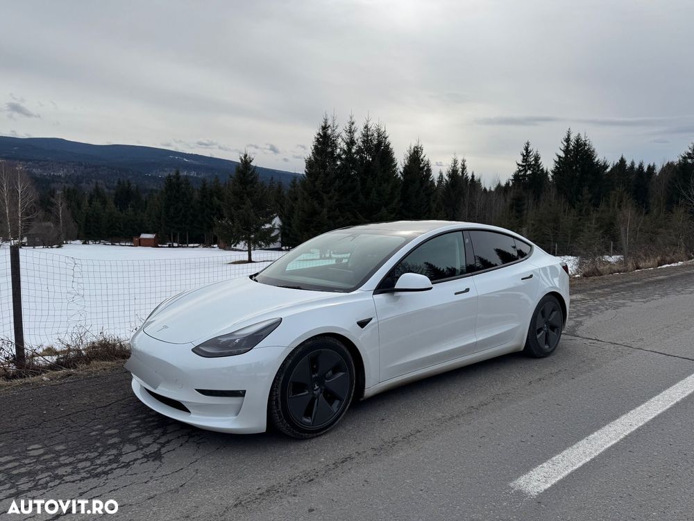 Tesla Model 3 - 3