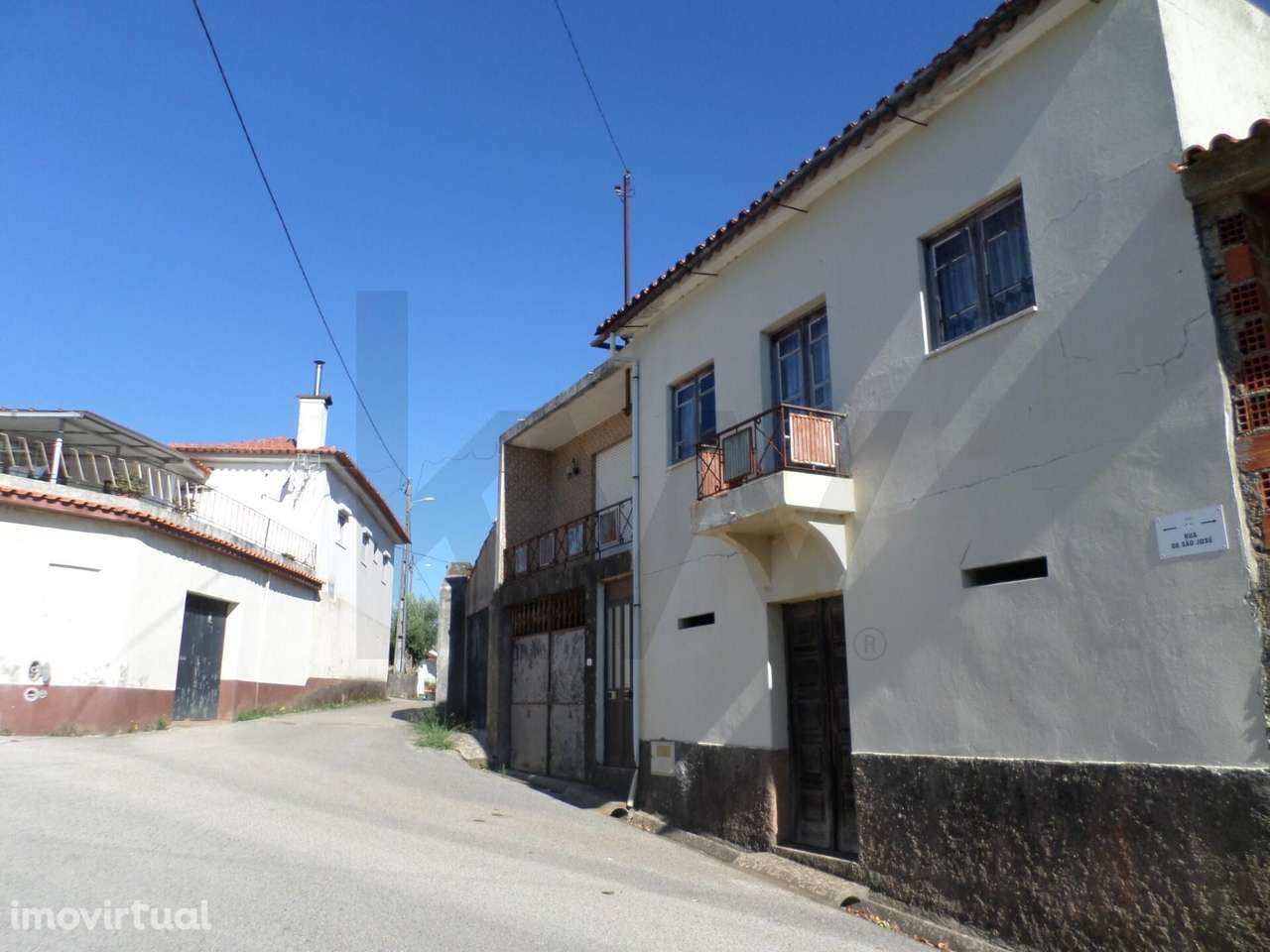 Moradias independentes  e  prédios rústicos - Sazes de Lorvão - Penac - Grande imagem: 2/40