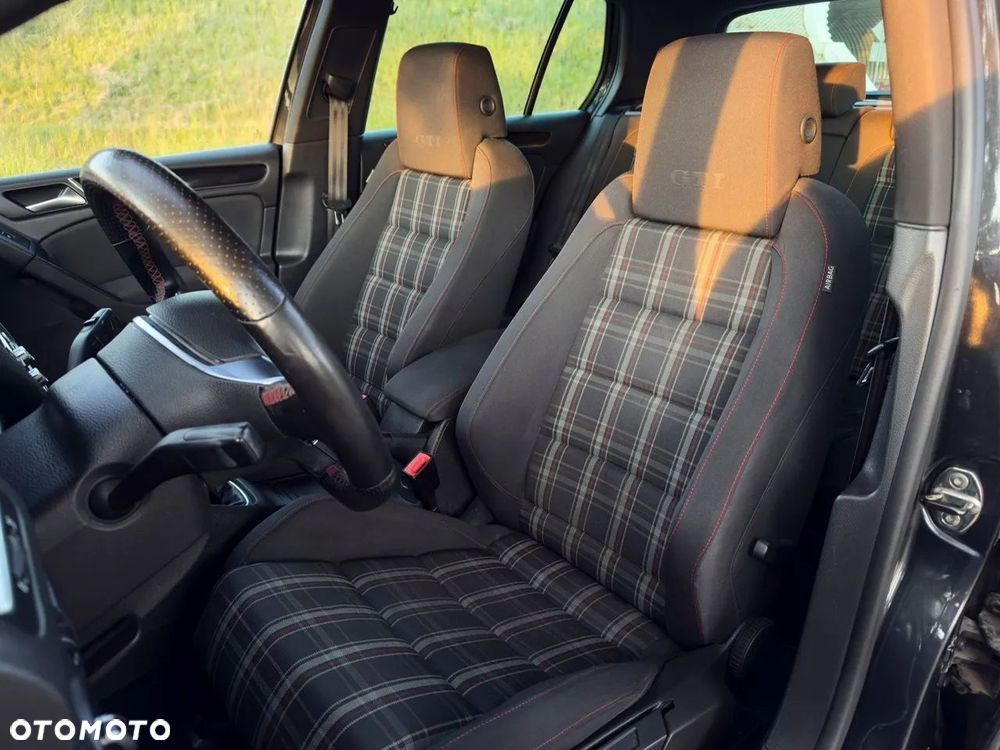 Volkswagen Golf ver-vi-2-0-tsi-gti - 10
