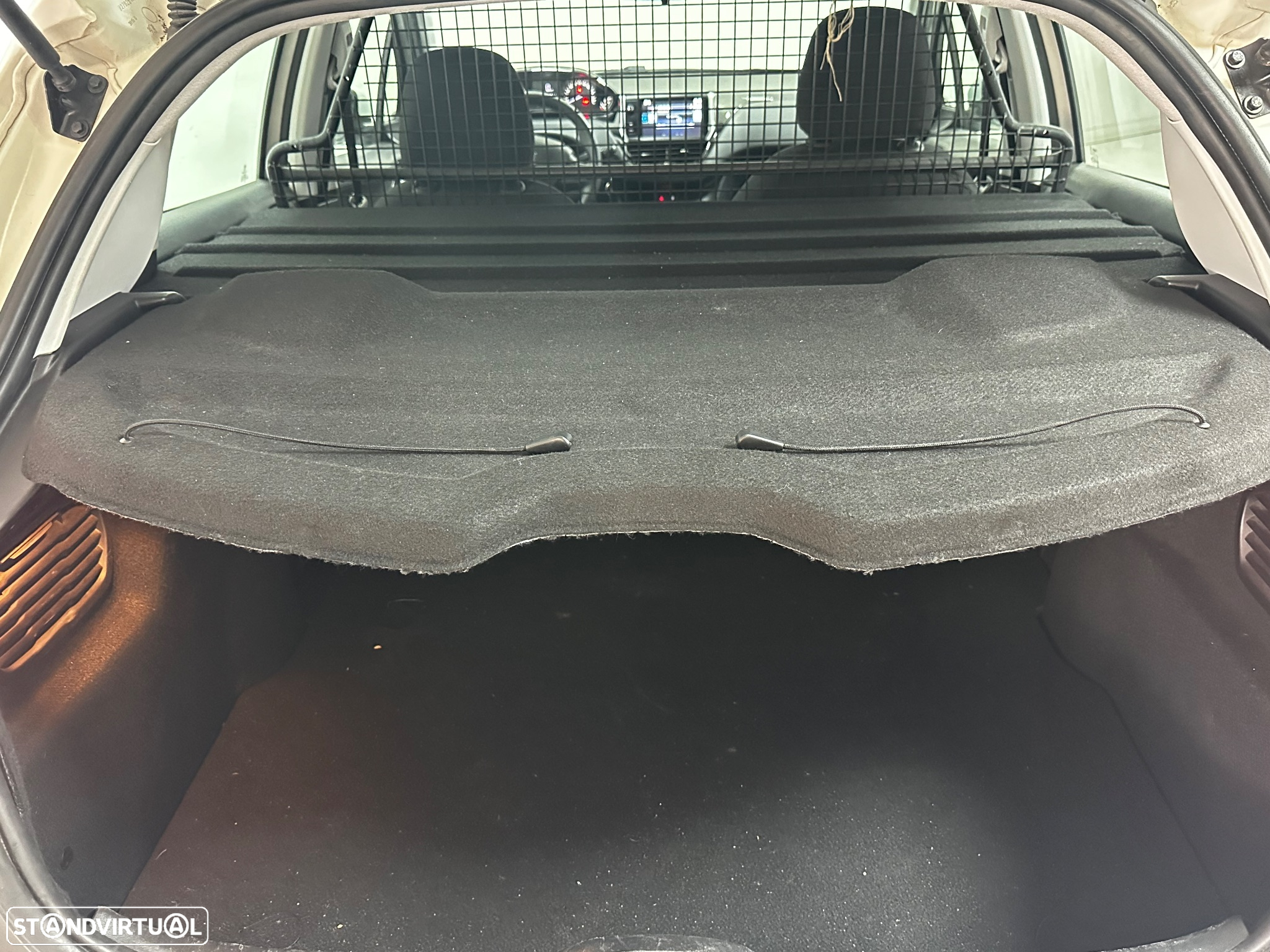 Peugeot 208 XA 1.6 Hdi - 17