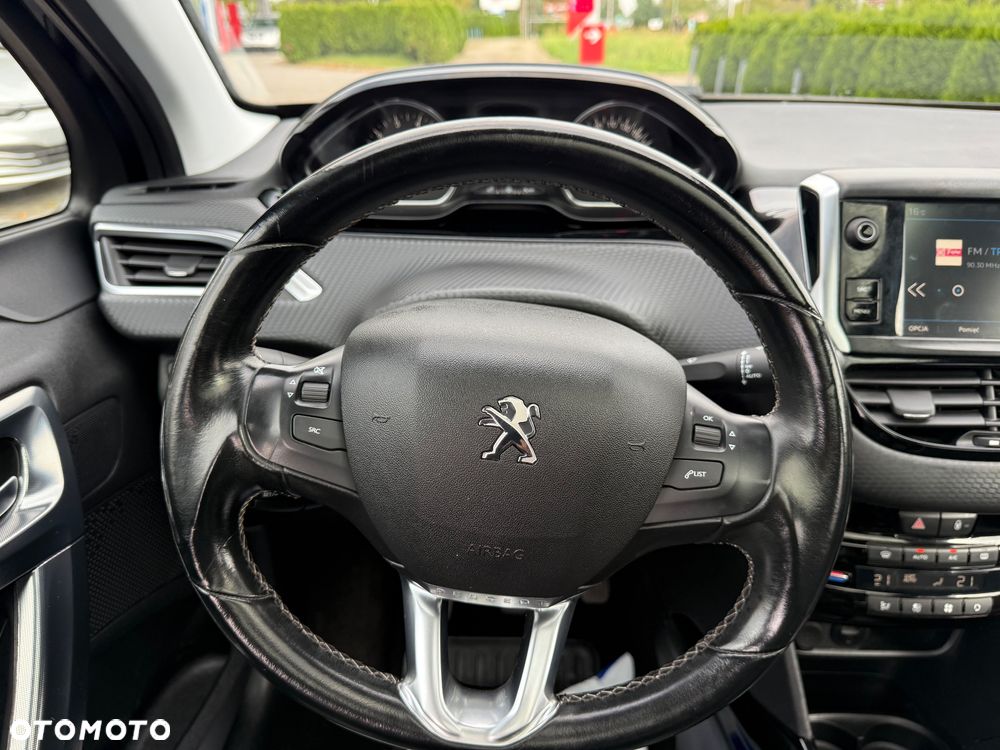 Peugeot 2008 1.2 Pure Tech Allure S&S - 13