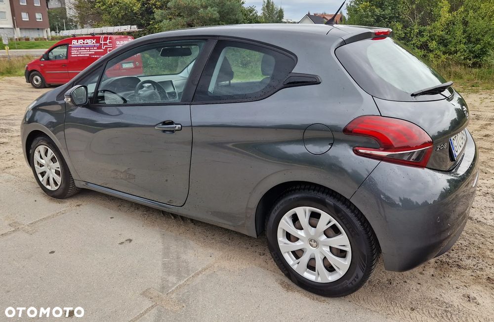 Peugeot 208 - 13