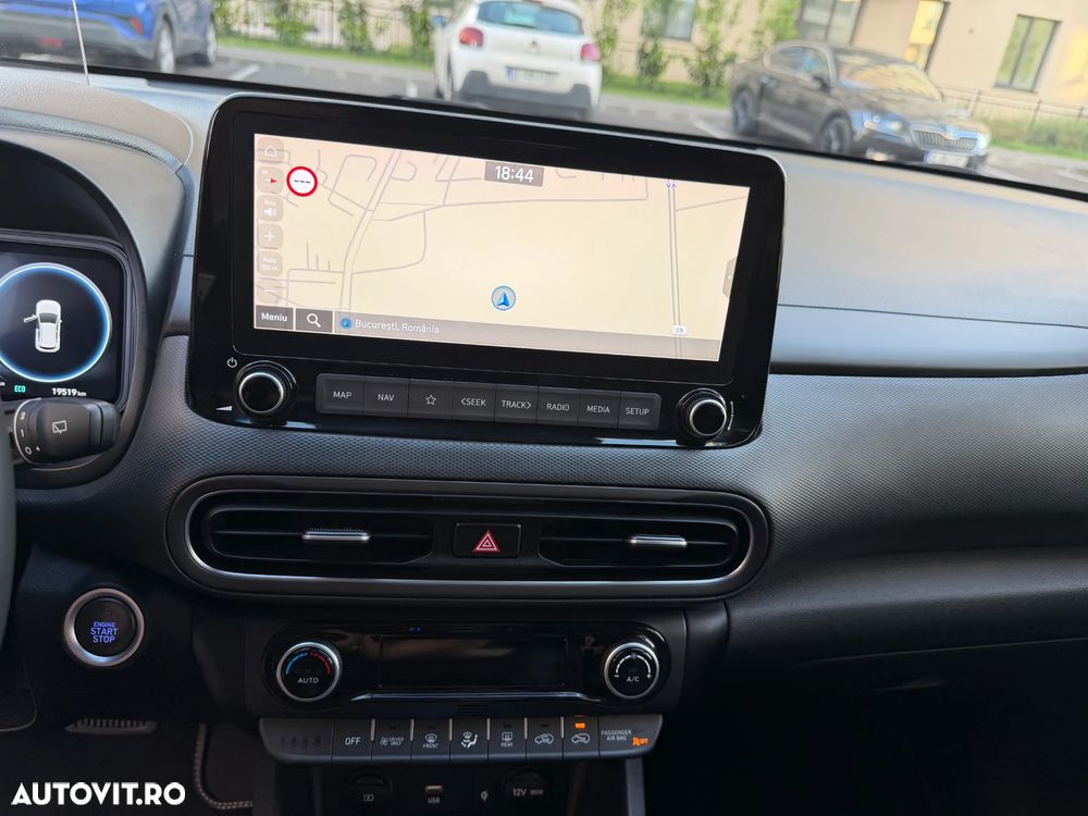 Hyundai KONA - 18