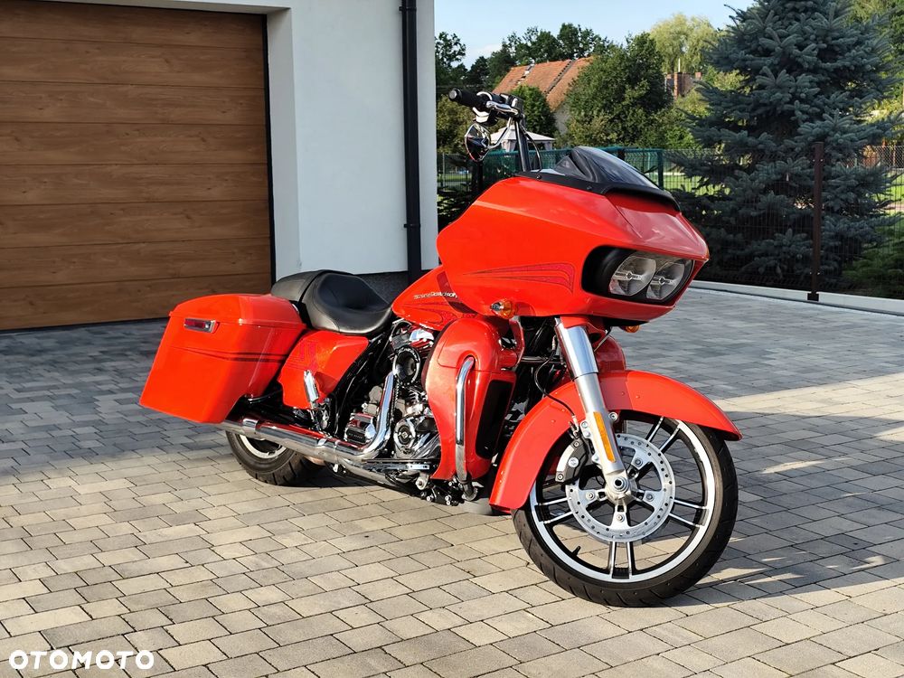 Harley-Davidson Touring Road Glide - 2