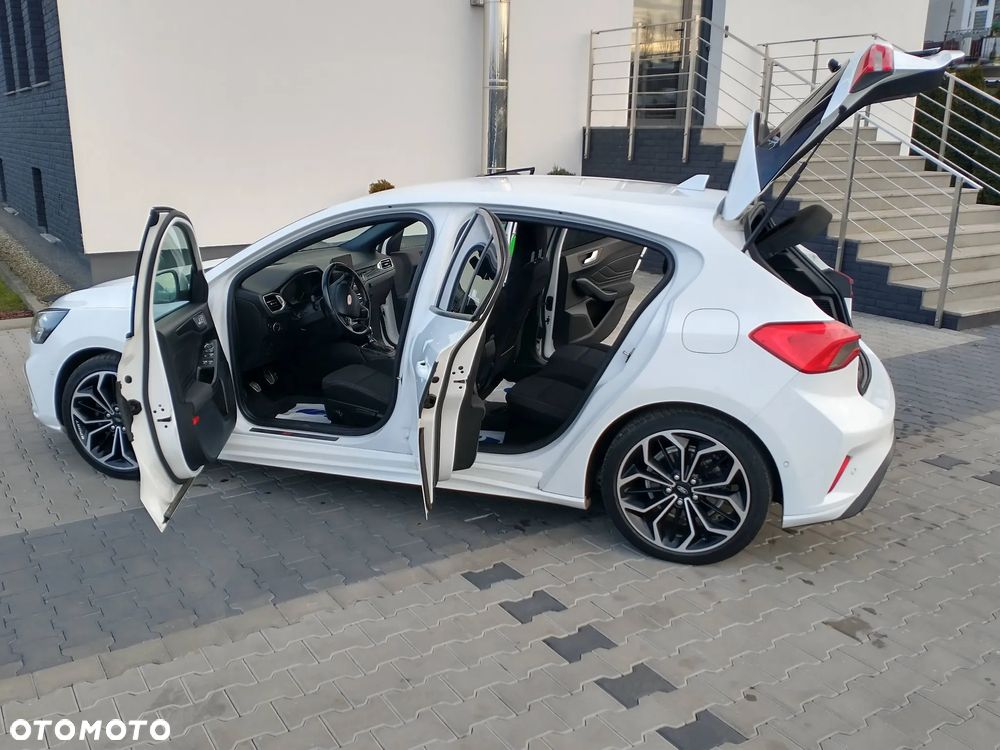 Ford Focus 1.0 EcoBoost Hybrid ST-LINE DESIGN - 25