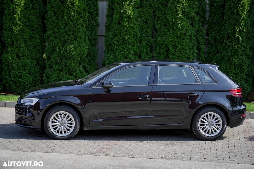 Audi A3 2.0 TDI Stronic Ambiente - 9