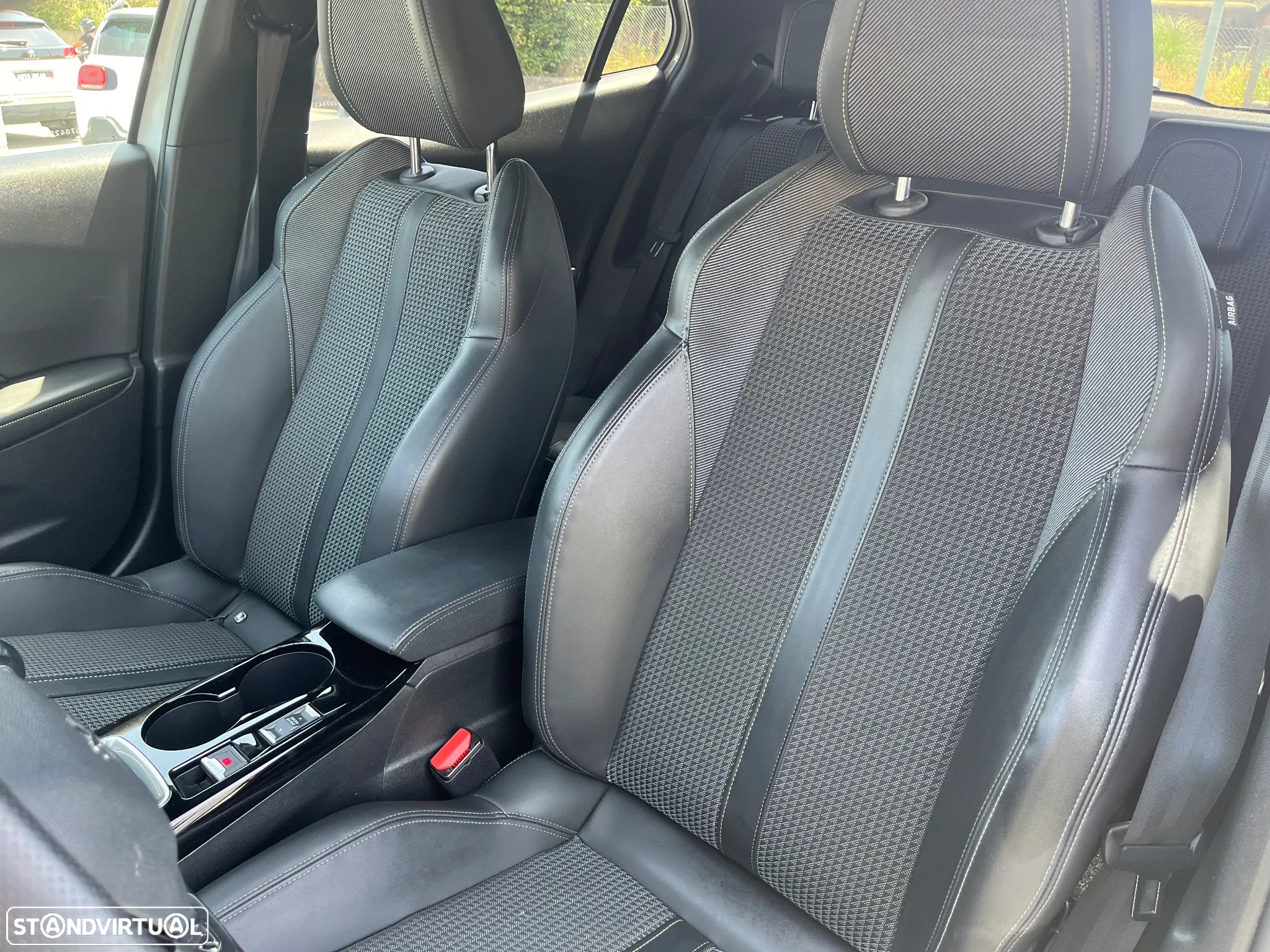 Peugeot 2008 PureTech 130 GT - 9