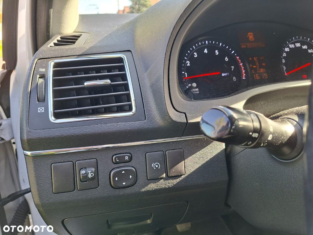 Toyota Avensis 2.0 Style - 21