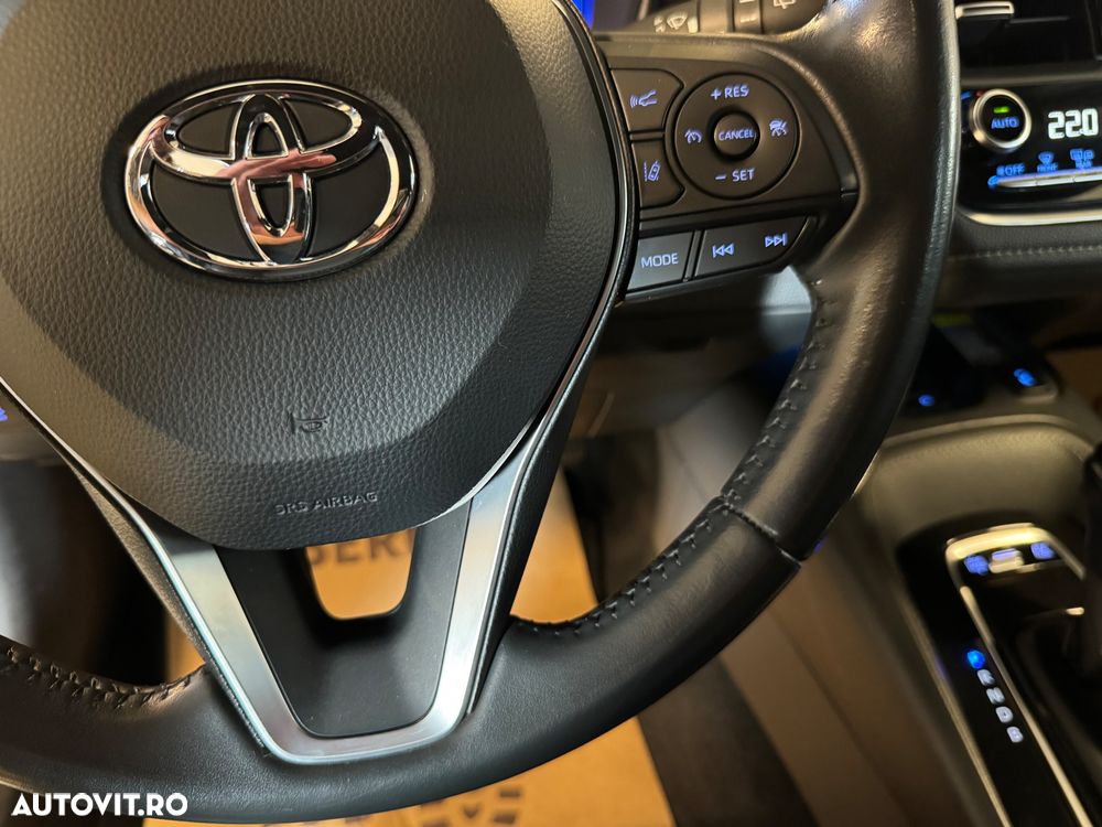 Toyota Corolla 1.8 Hybrid Team Deutschland - 16