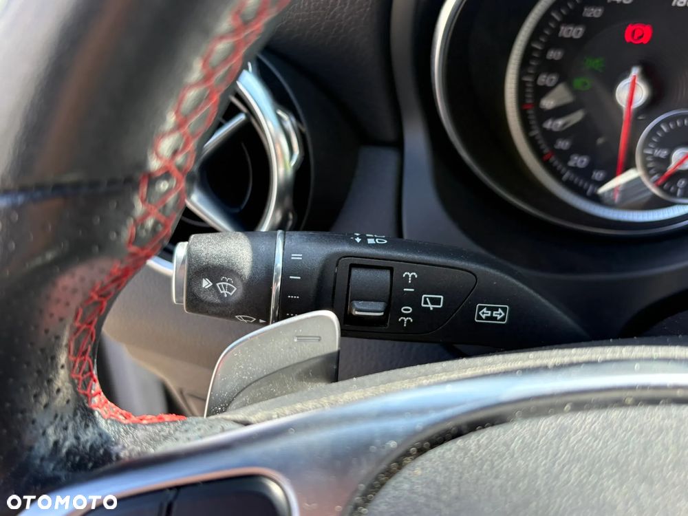 Mercedes-Benz GLA 180 7G-DCT AMG Line - 28