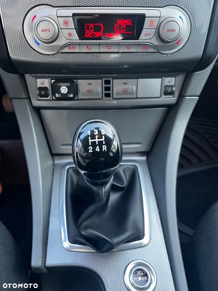 Ford Focus 1.6 16V Ambiente - 11