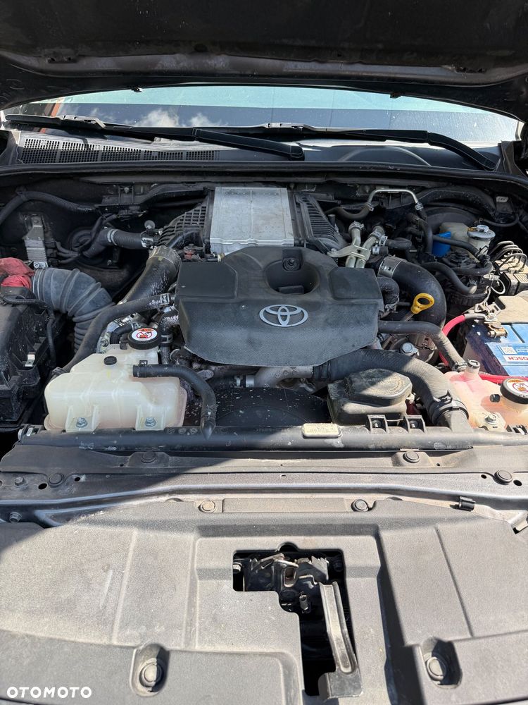Toyota Hilux - 12