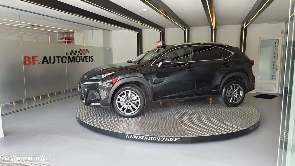 Lexus NX 300h Executive - 14