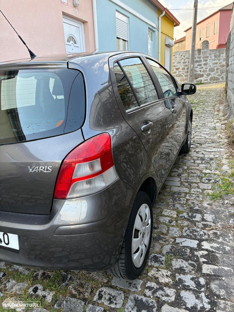Toyota Yaris 1.0 VVT-i AC Manual - 7