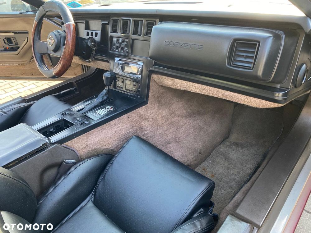 Chevrolet Corvette - 23