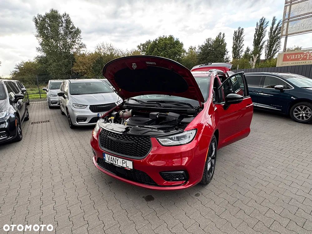 Chrysler Pacifica - 30