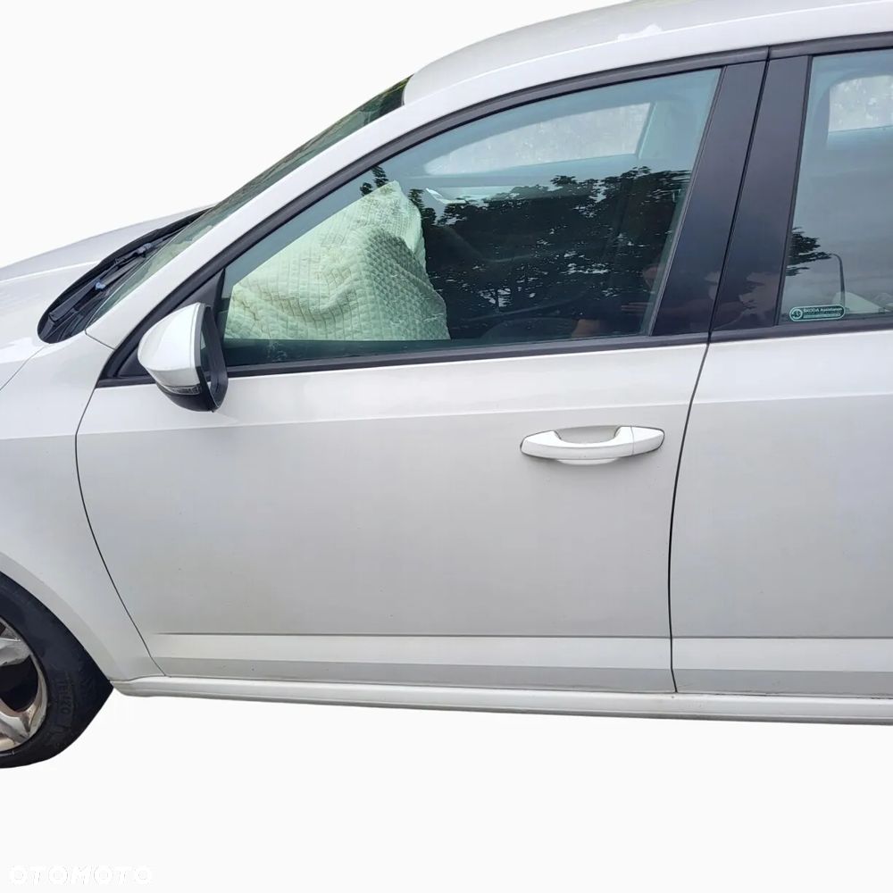 SKODA OCTAVIA III 3 LIFT KOMBI HB 2017-2020 DRZWI LEWE LEWY PRZÓD BIAŁE F9E