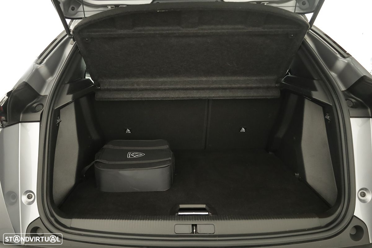 Peugeot e-2008 50 kWh GT - 26