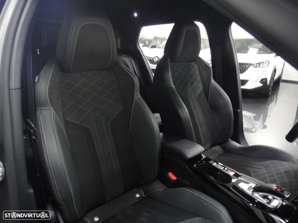 Peugeot 2008 1.2 PureTech GT EAT8 - 19