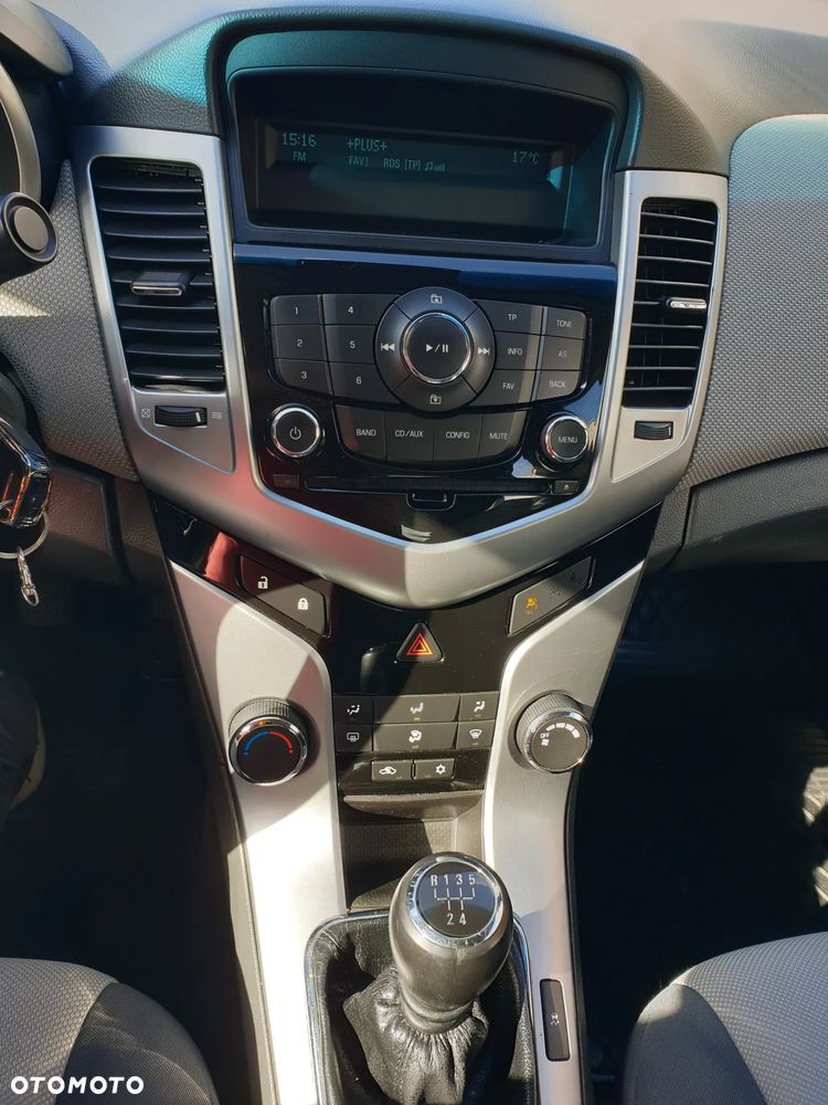 Chevrolet Cruze 1.8 LS - 26