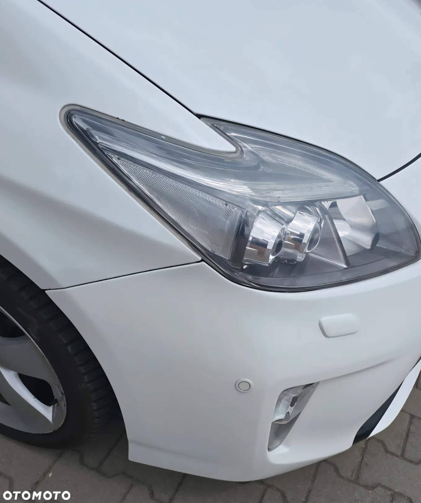 Toyota Prius (Hybrid) - 3