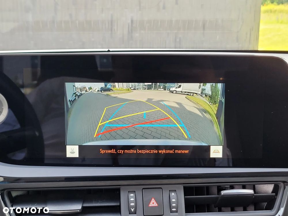 Lexus ES 300h Business Edition - 22