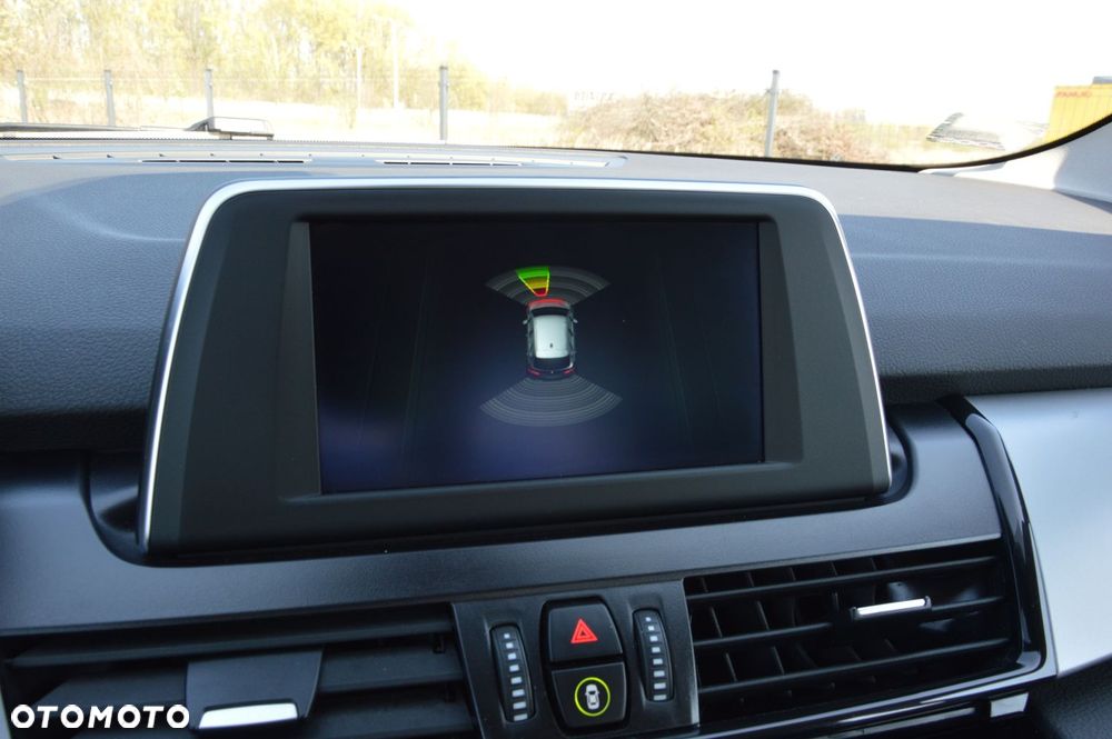 BMW Seria 2 218d - 19