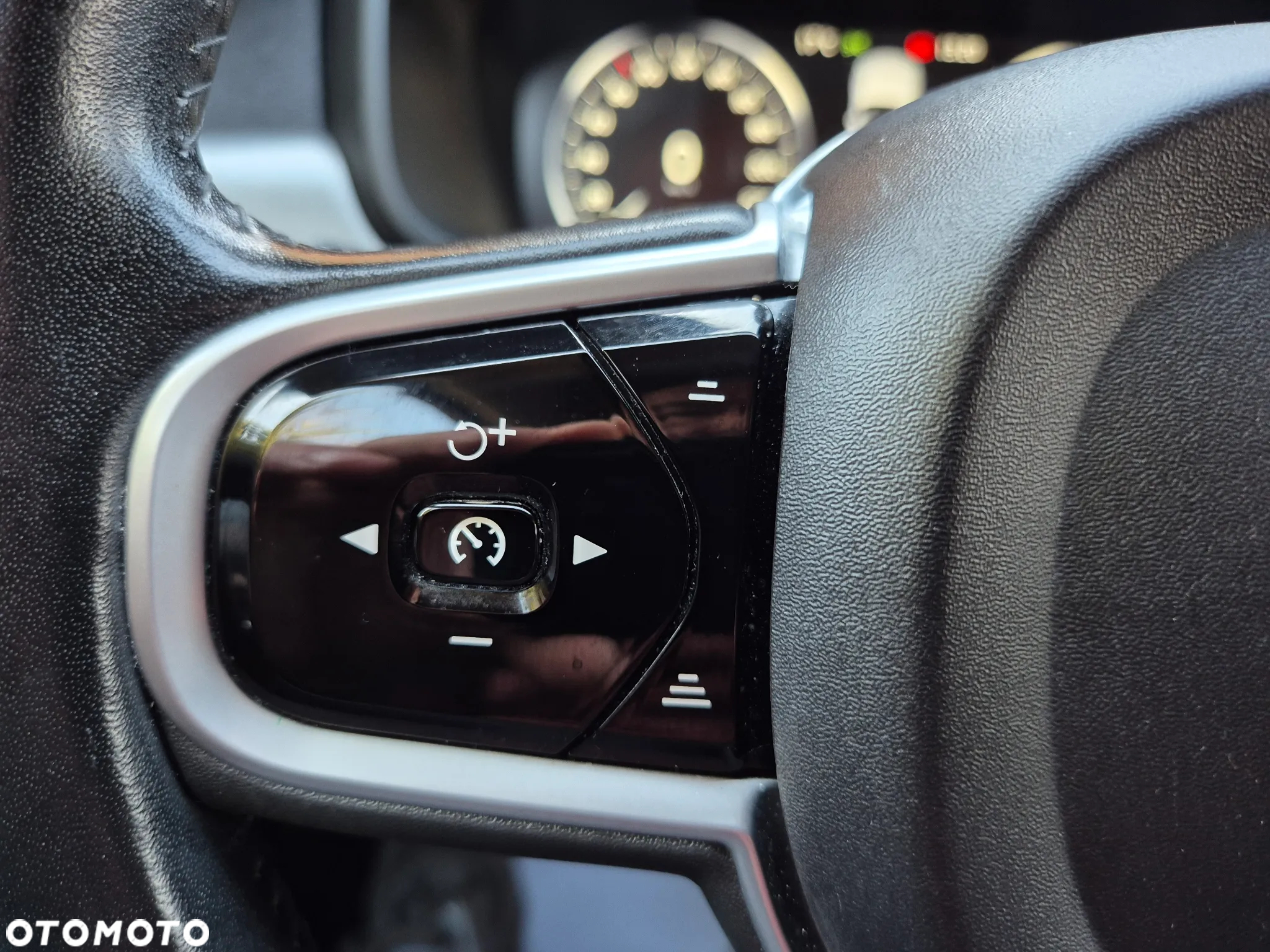 Volvo V90 D4 Geartronic Momentum Pro - 10
