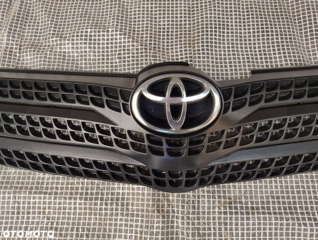 Toyota Corolla Verso 1 I e12  01-04 grill atrapa kratka przód gril - 3