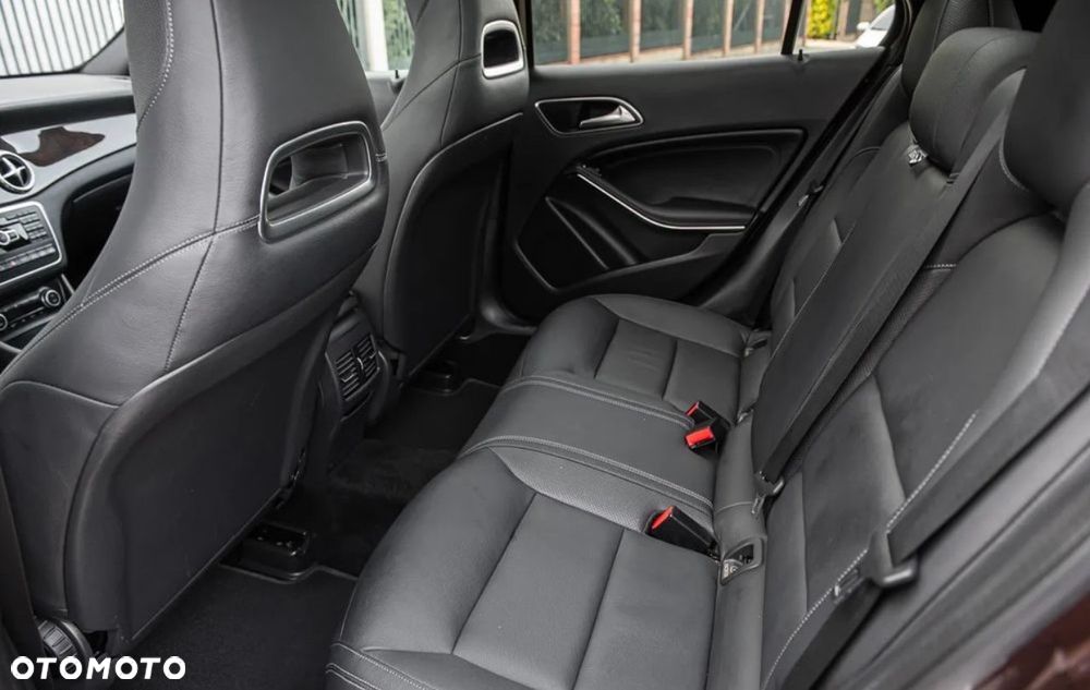 Mercedes-Benz GLA 250 4Matic 7G-DCT AMG Line - 27