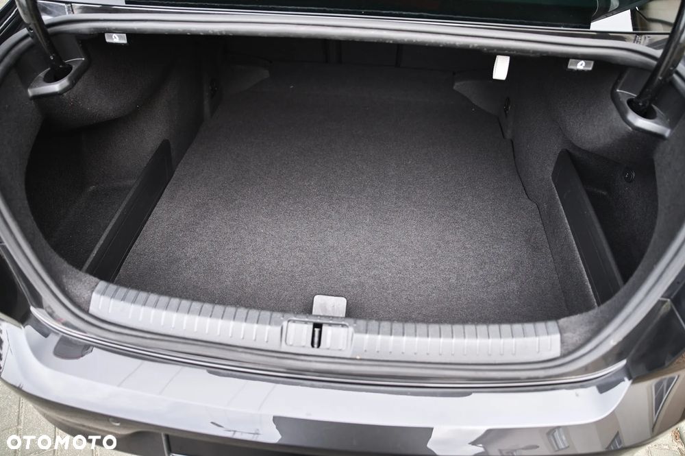 Volkswagen Passat - 24