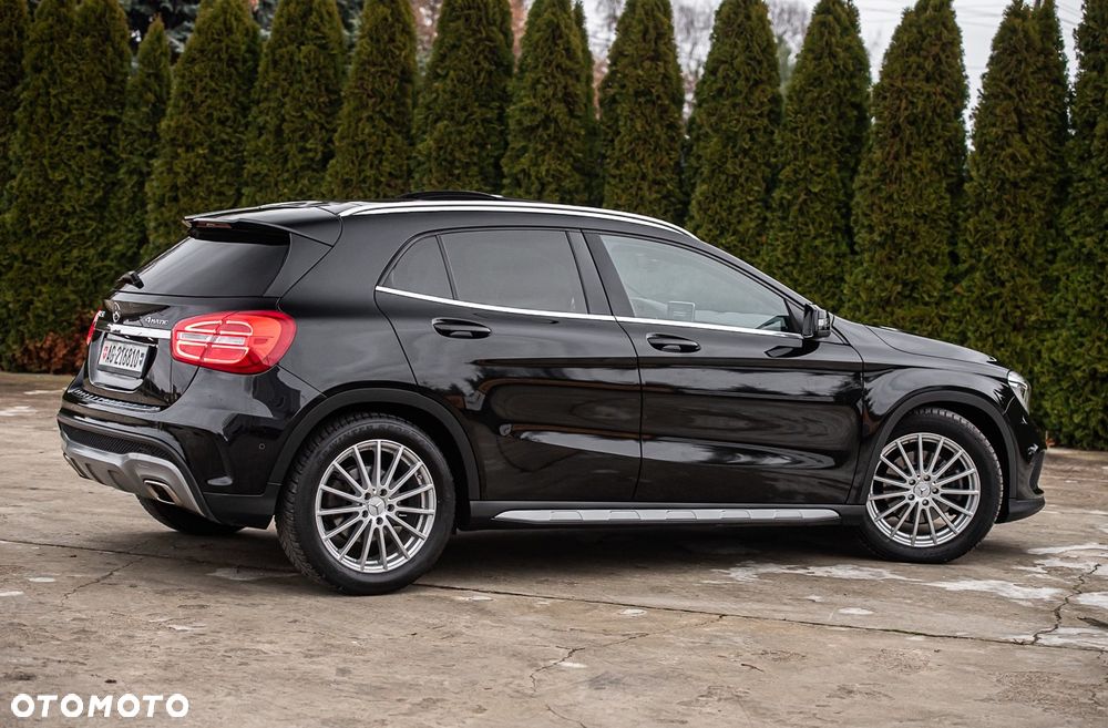 Mercedes-Benz GLA 250 4Matic 7G-DCT AMG Line - 12
