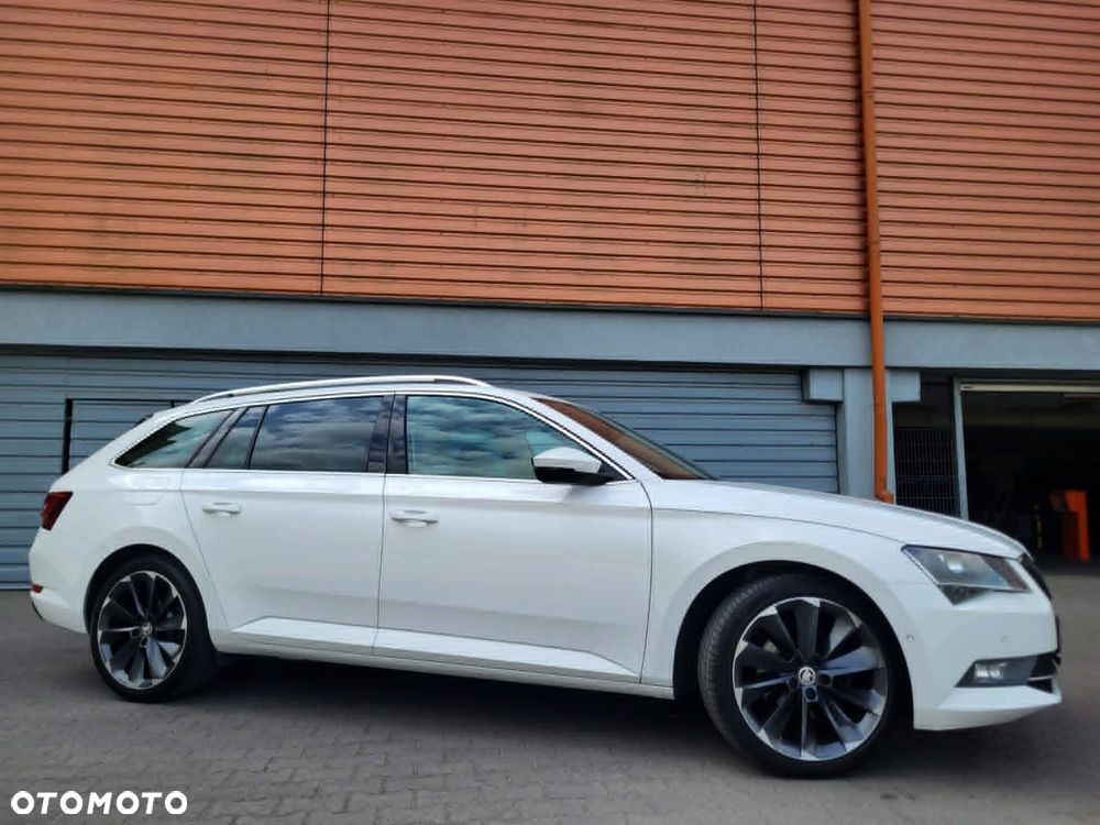 Skoda Superb 2.0 TDI DSG Premium Edition - 16