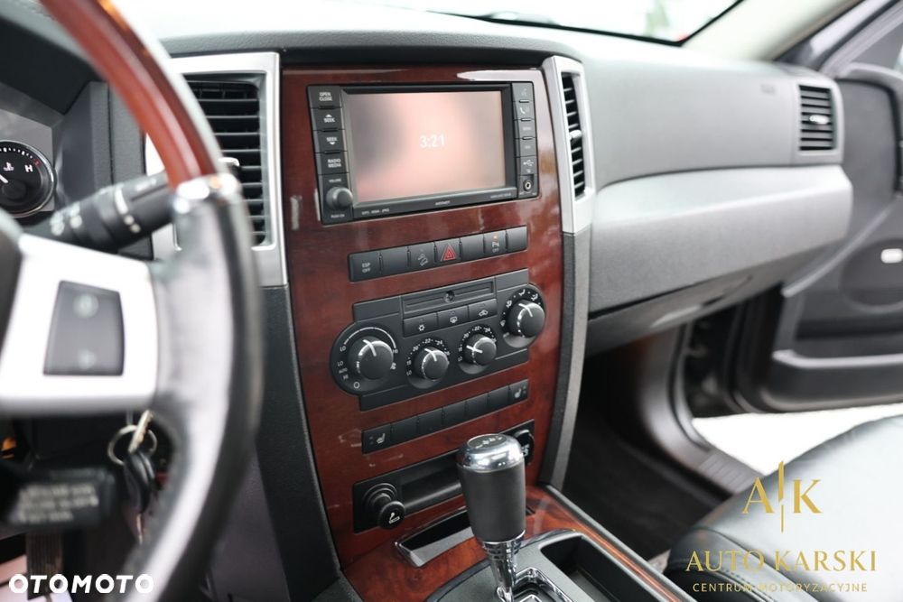 Jeep Grand Cherokee - 24