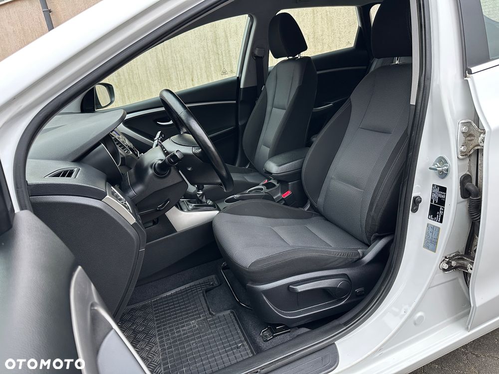 Hyundai i30 blue Kombi 1.6 GDi Passion - 18