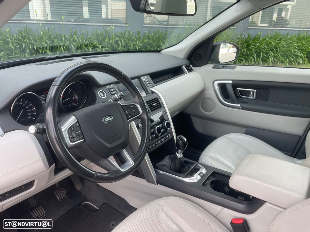 Land Rover Discovery Sport 2.0 TD4 HSE Luxury - 17