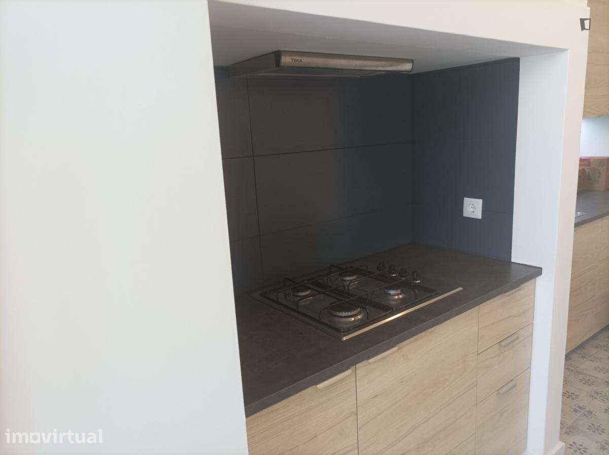 Quarto - localizado em Alameda Lisbon - Grande imagem: 4/18